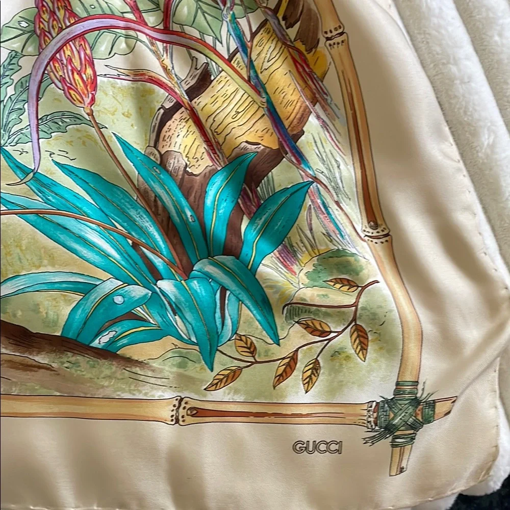 Vintage Gucci Silk Scarf with Tiger Print - Picture 4 of 5